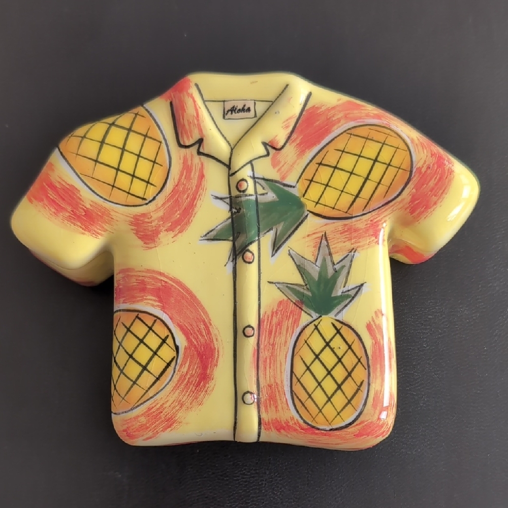 Pineapple Aloha Shirt Porcelain Container. For Jewelry? Candy sticker on bottom.